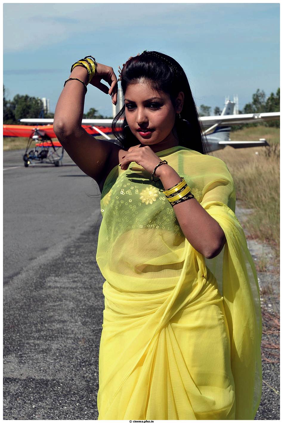 Komal Jha Latest Hot Saree Photos | Picture 522667