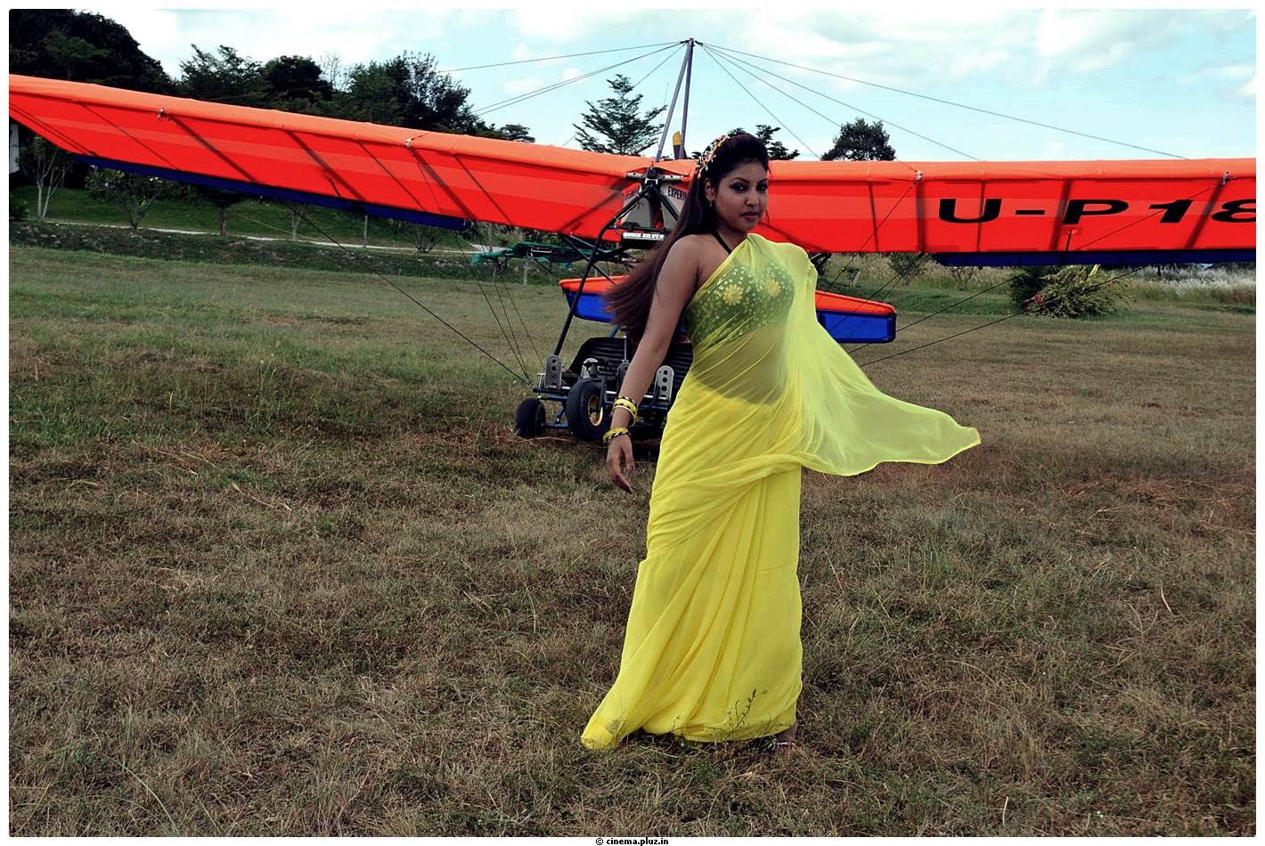 Komal Jha Latest Hot Saree Photos | Picture 522703