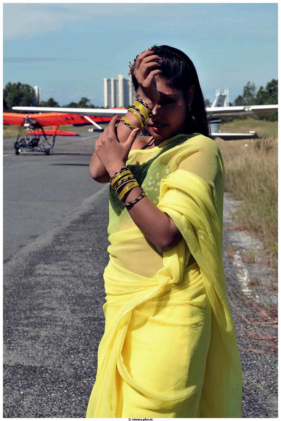 Komal Jha Latest Hot Saree Photos | Picture 522708
