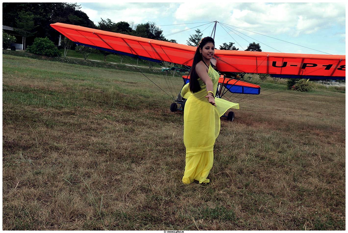 Komal Jha Latest Hot Saree Photos | Picture 522725
