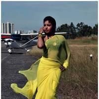 Komal Jha Latest Hot Saree Photos | Picture 522664