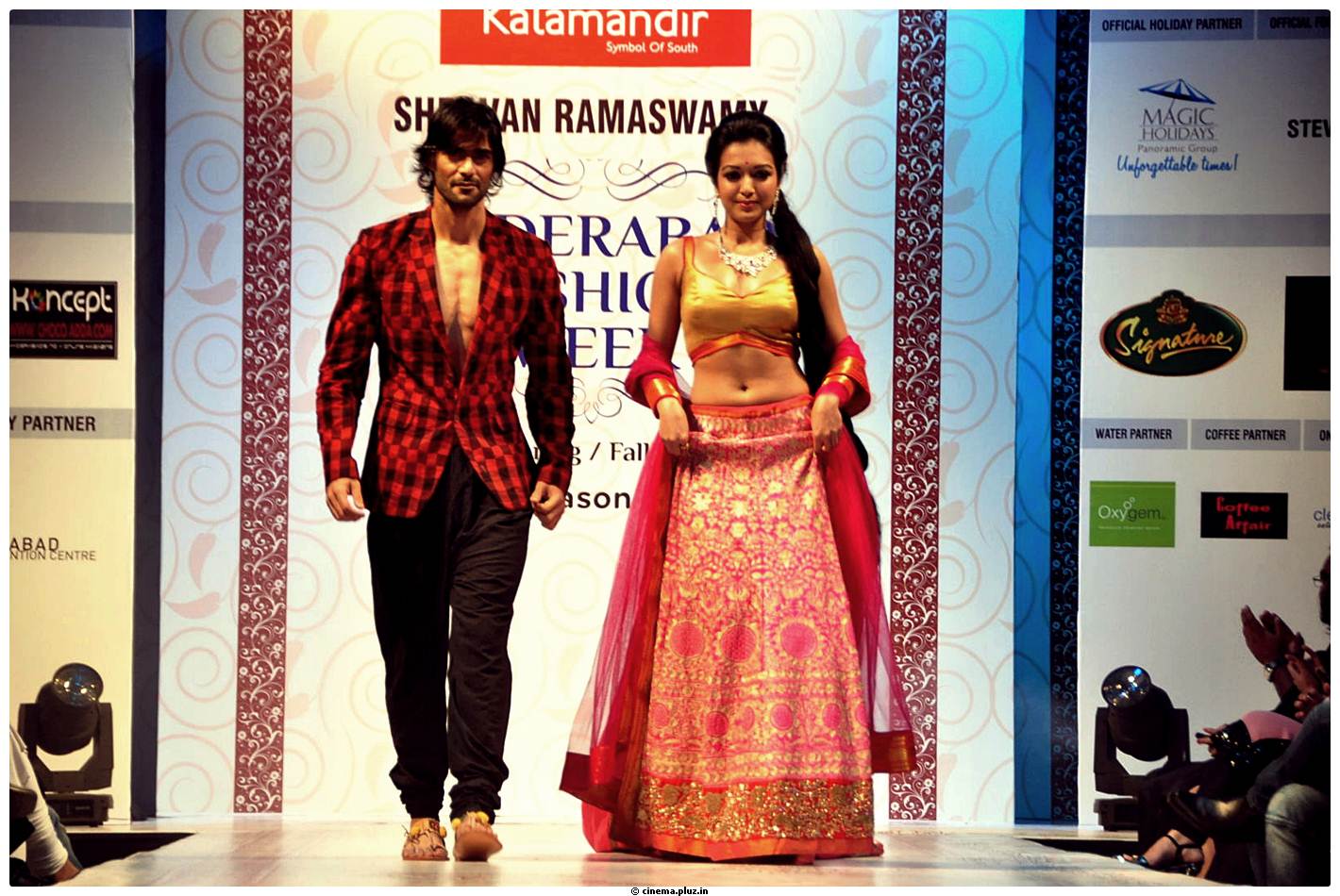 Catherine Tresa Ramp Walk At Hyderabad Fashion Week Photos | Picture 523084