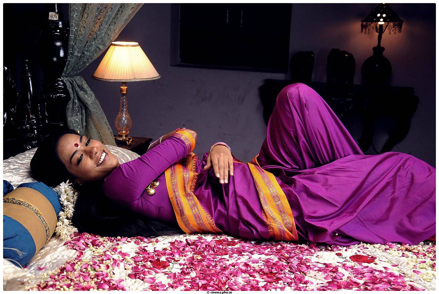 Mumaith Khan Latest Hot Saree Photos | Picture 492171