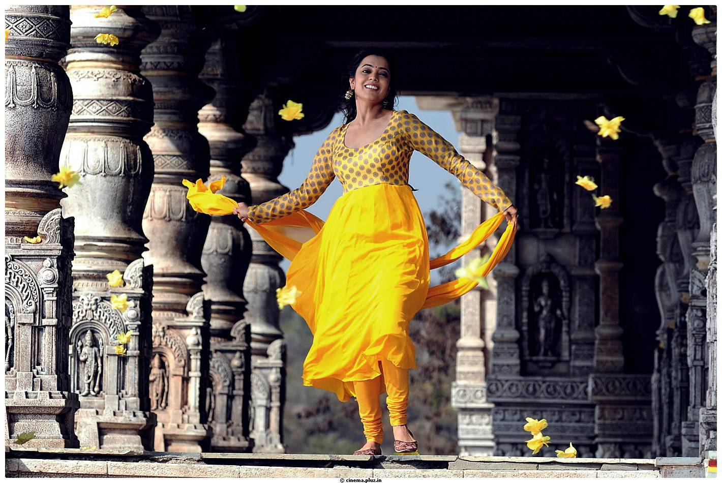 Nisha Agarwal Latest Stills in Saradaga Ammaitho Movie | Picture 493551