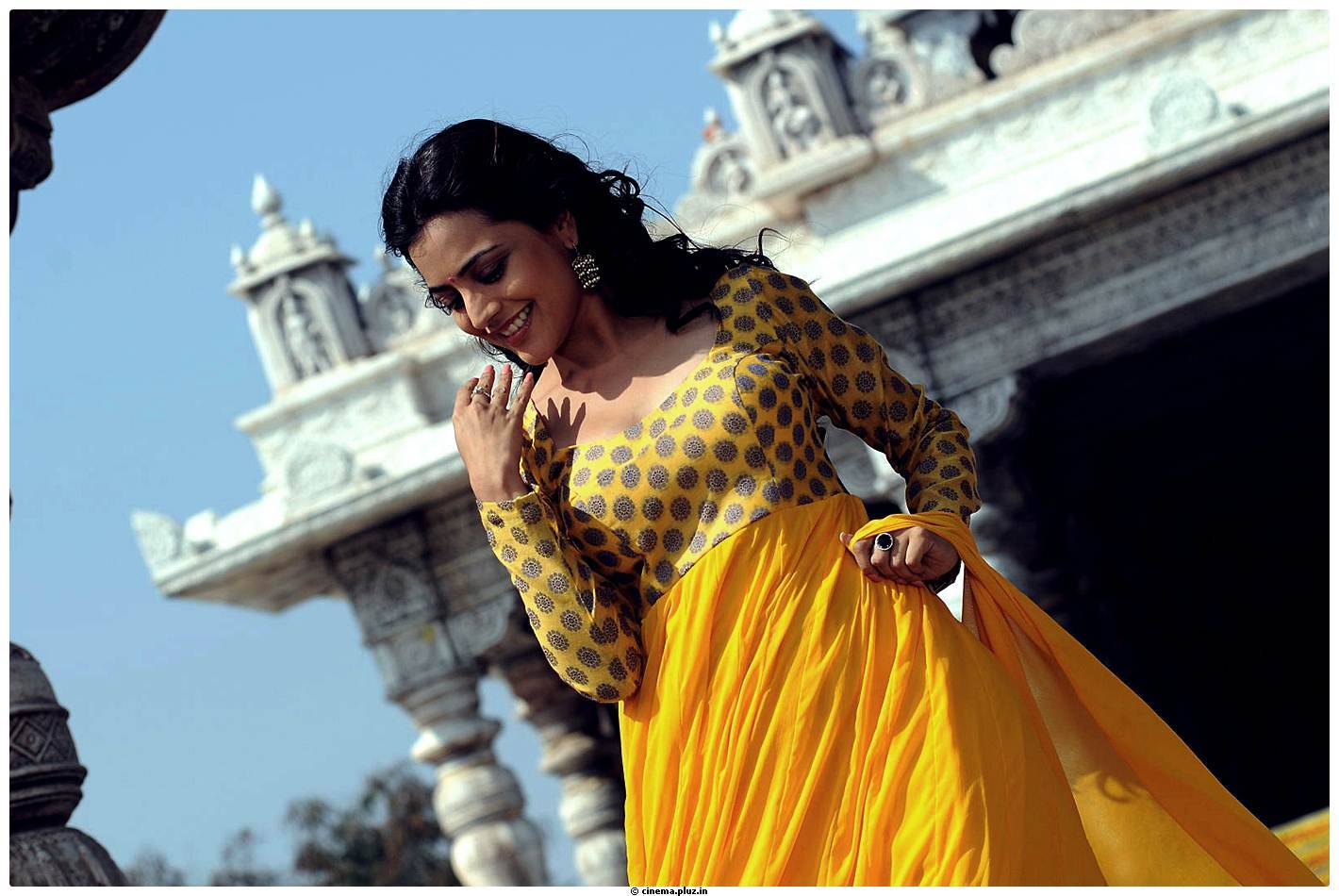 Nisha Agarwal Latest Stills in Saradaga Ammaitho Movie | Picture 493760