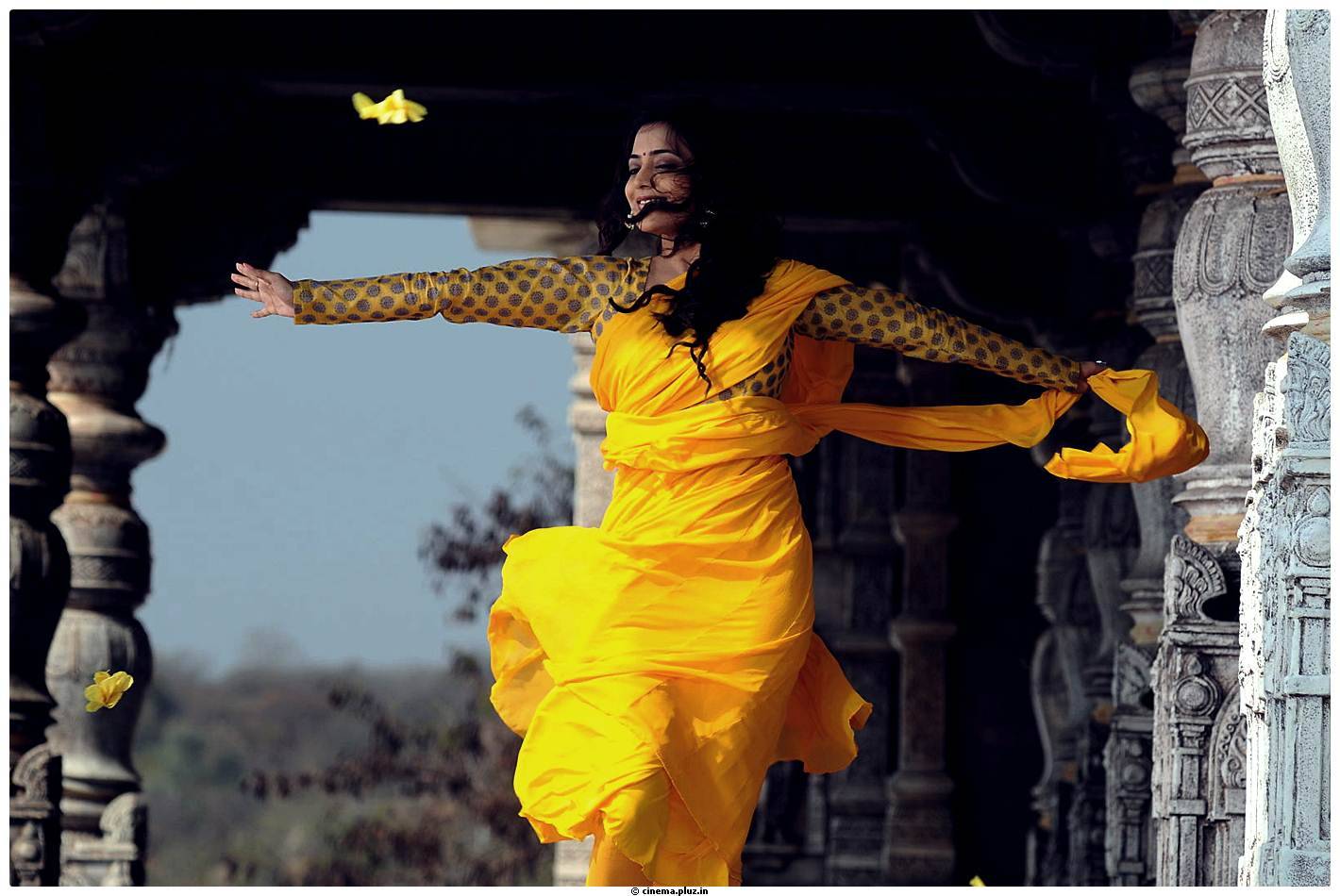 Nisha Agarwal Latest Stills in Saradaga Ammaitho Movie | Picture 493560