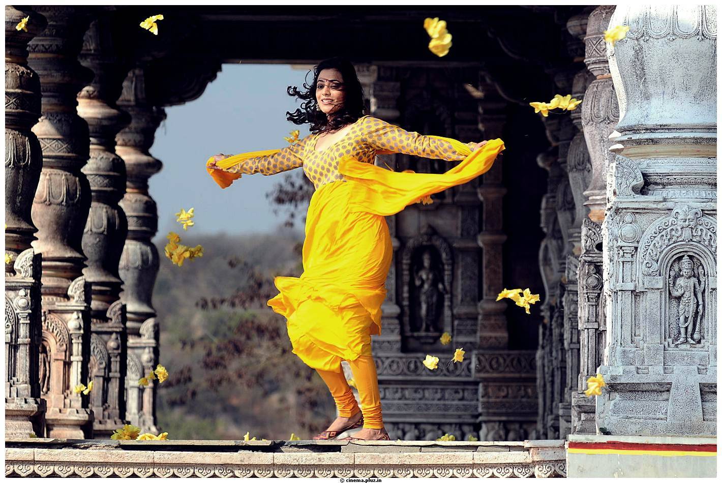 Nisha Agarwal Latest Stills in Saradaga Ammaitho Movie | Picture 493414