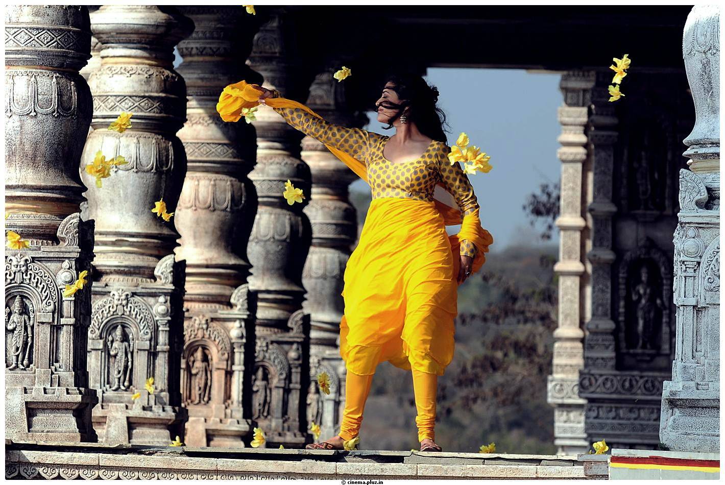 Nisha Agarwal Latest Stills in Saradaga Ammaitho Movie | Picture 493418