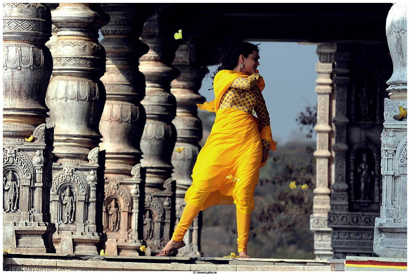 Nisha Agarwal Latest Stills in Saradaga Ammaitho Movie | Picture 493421