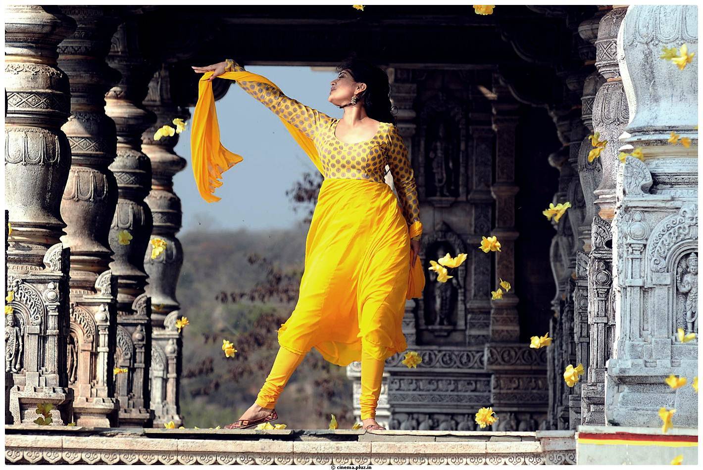 Nisha Agarwal Latest Stills in Saradaga Ammaitho Movie | Picture 493422