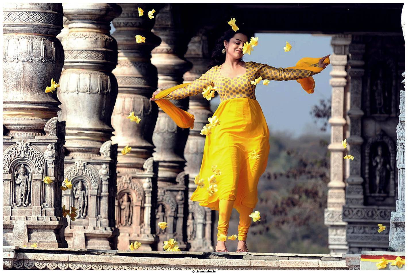 Nisha Agarwal Latest Stills in Saradaga Ammaitho Movie | Picture 493426