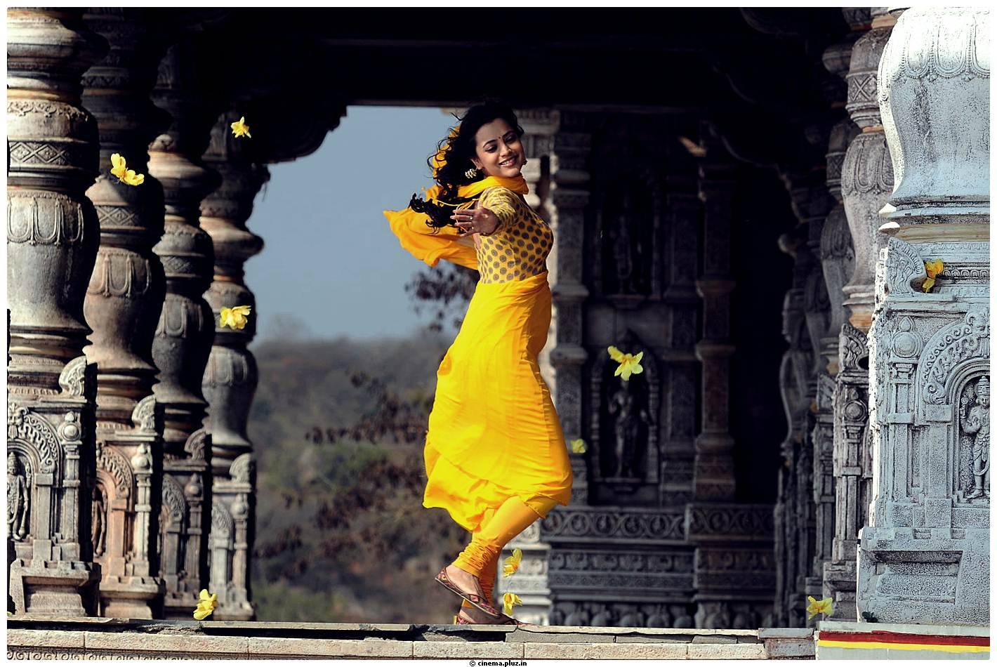 Nisha Agarwal Latest Stills in Saradaga Ammaitho Movie | Picture 493575