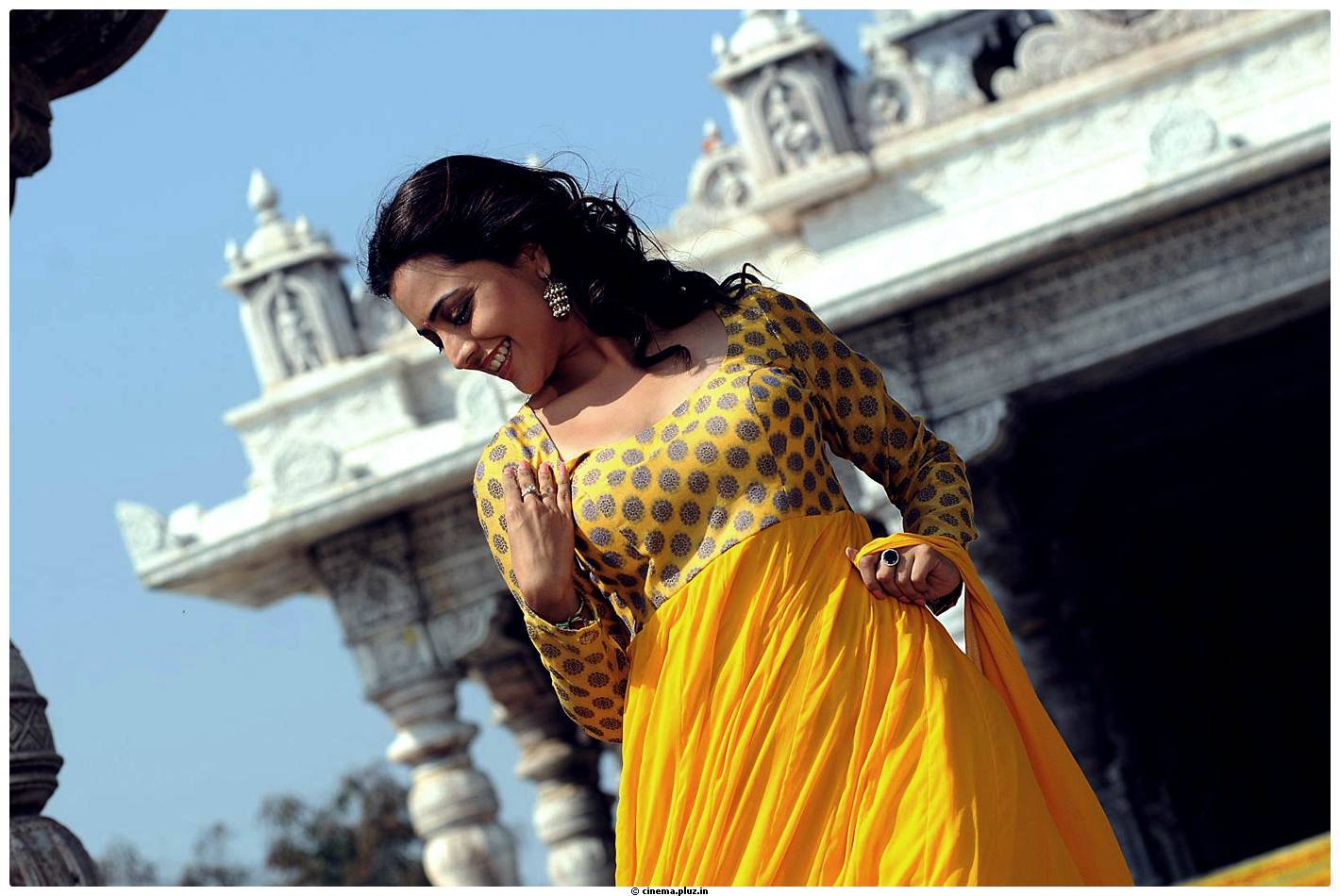 Nisha Agarwal Latest Stills in Saradaga Ammaitho Movie | Picture 493782