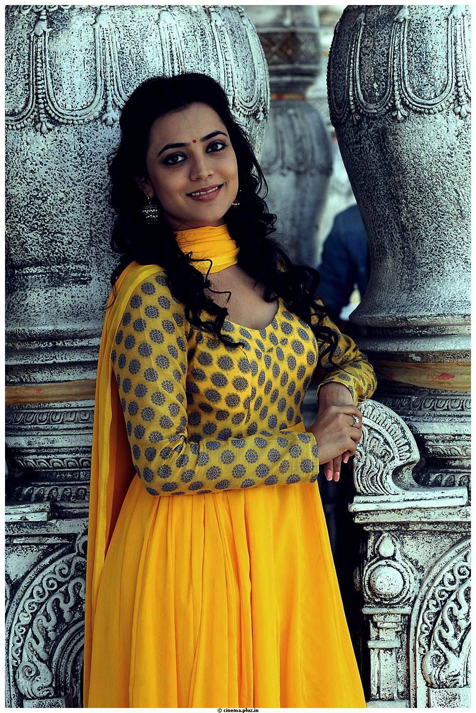Nisha Agarwal Latest Stills in Saradaga Ammaitho Movie | Picture 493783