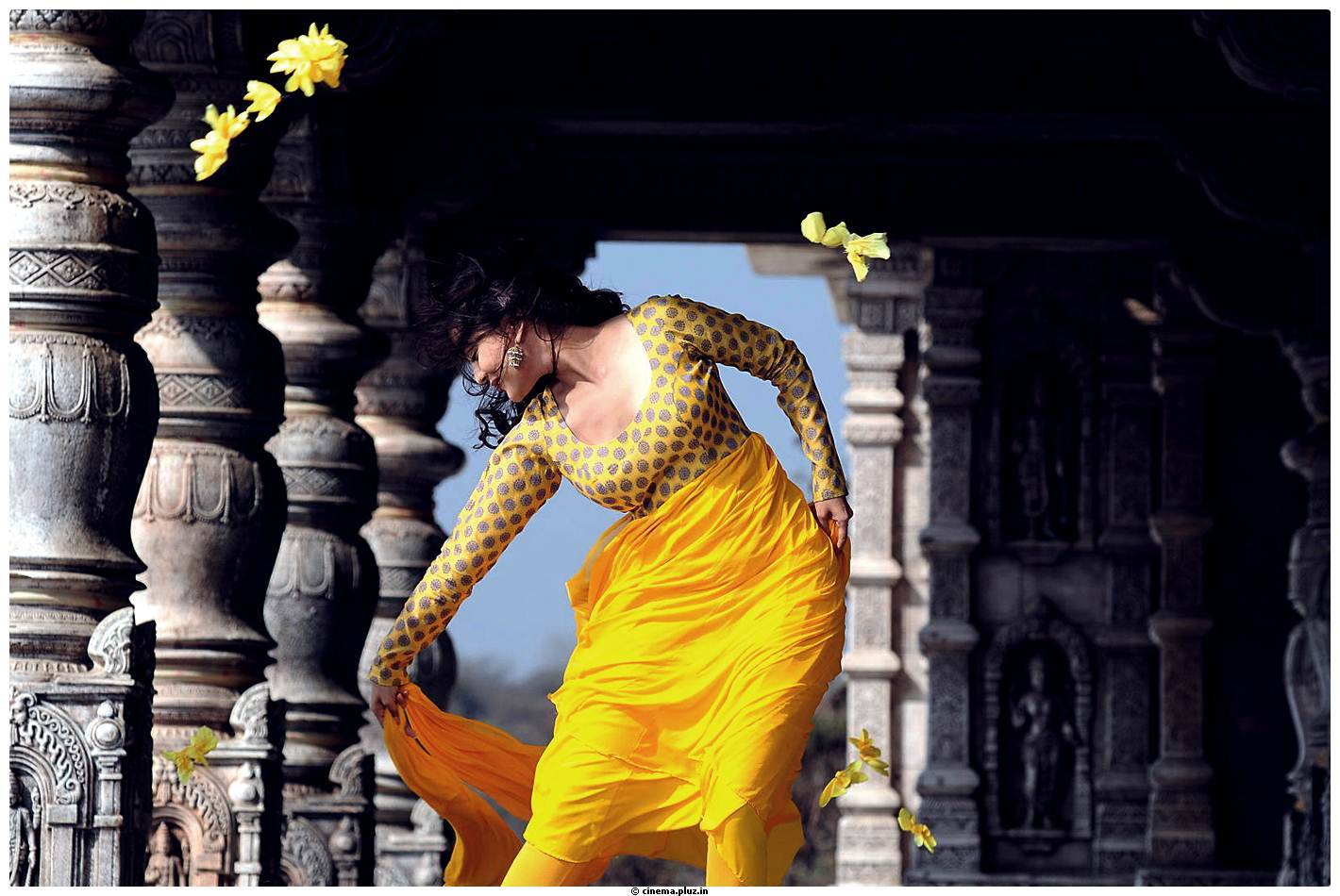 Nisha Agarwal Latest Stills in Saradaga Ammaitho Movie | Picture 493588
