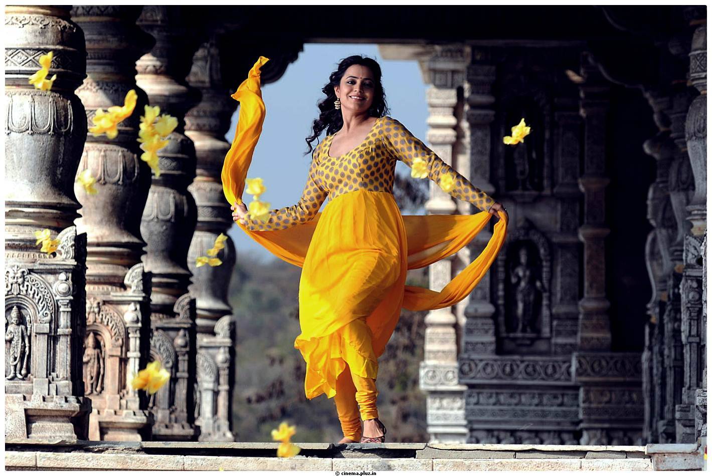Nisha Agarwal Latest Stills in Saradaga Ammaitho Movie | Picture 493595