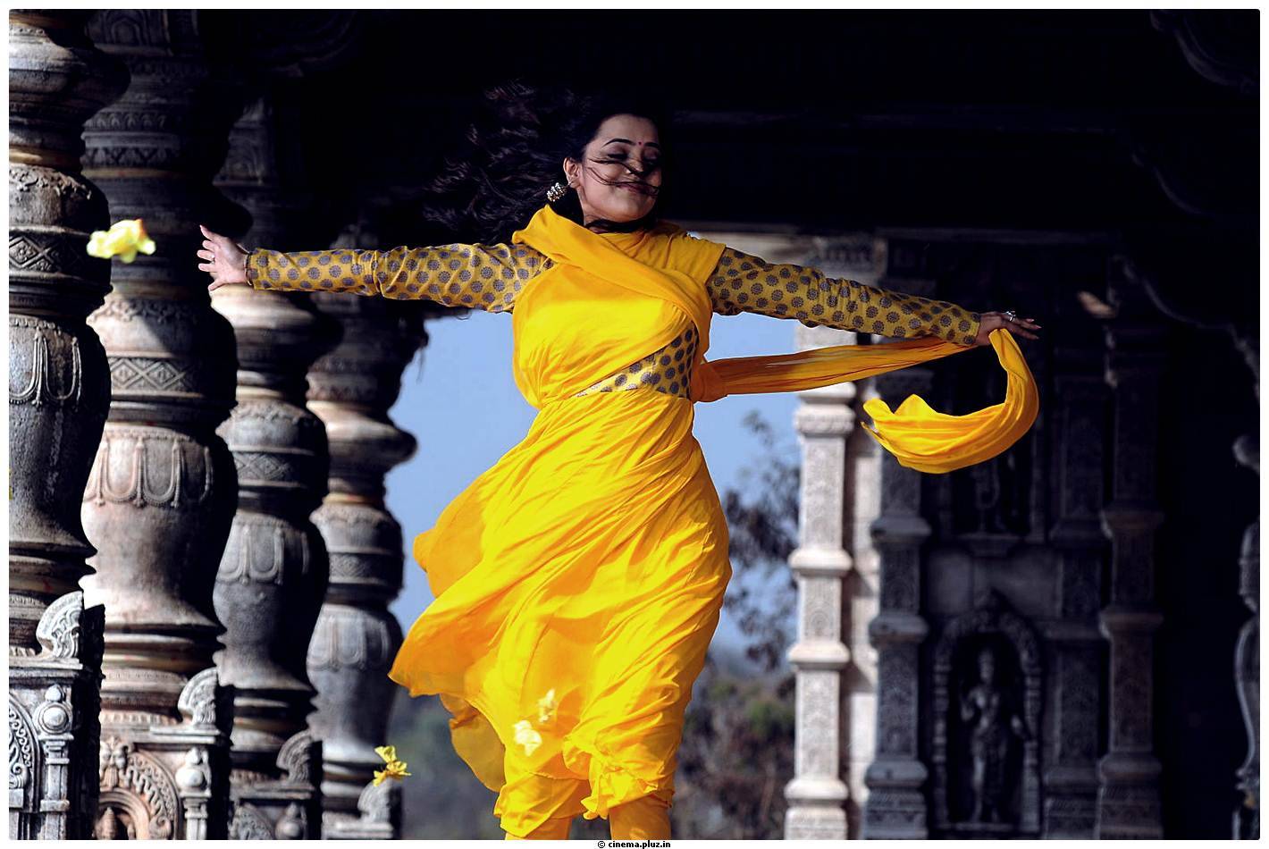 Nisha Agarwal Latest Stills in Saradaga Ammaitho Movie | Picture 493596