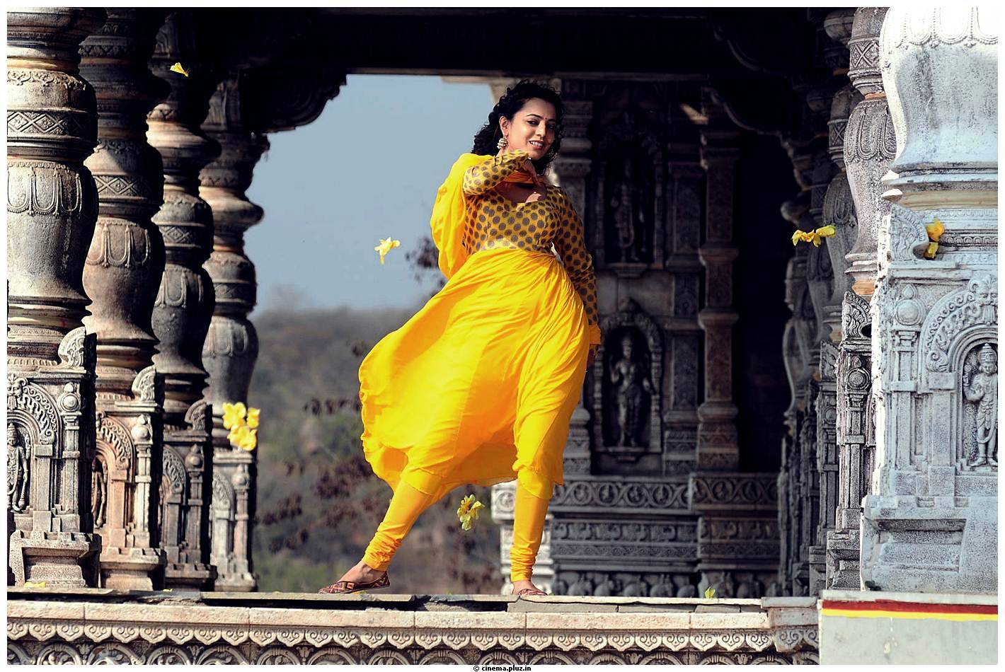 Nisha Agarwal Latest Stills in Saradaga Ammaitho Movie | Picture 493605