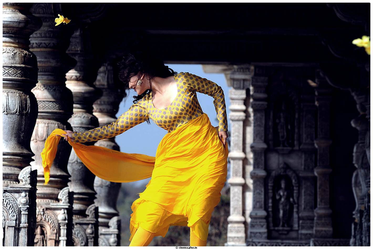 Nisha Agarwal Latest Stills in Saradaga Ammaitho Movie | Picture 493607