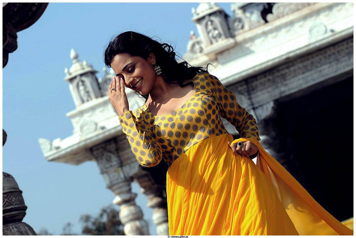Nisha Agarwal Latest Stills in Saradaga Ammaitho Movie | Picture 493815