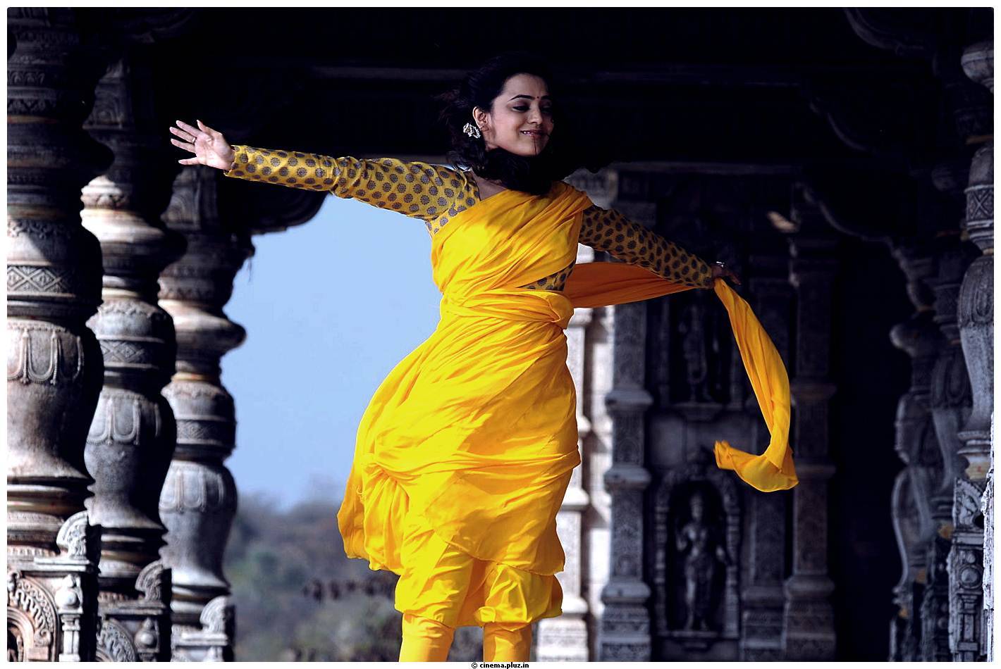 Nisha Agarwal Latest Stills in Saradaga Ammaitho Movie | Picture 493617