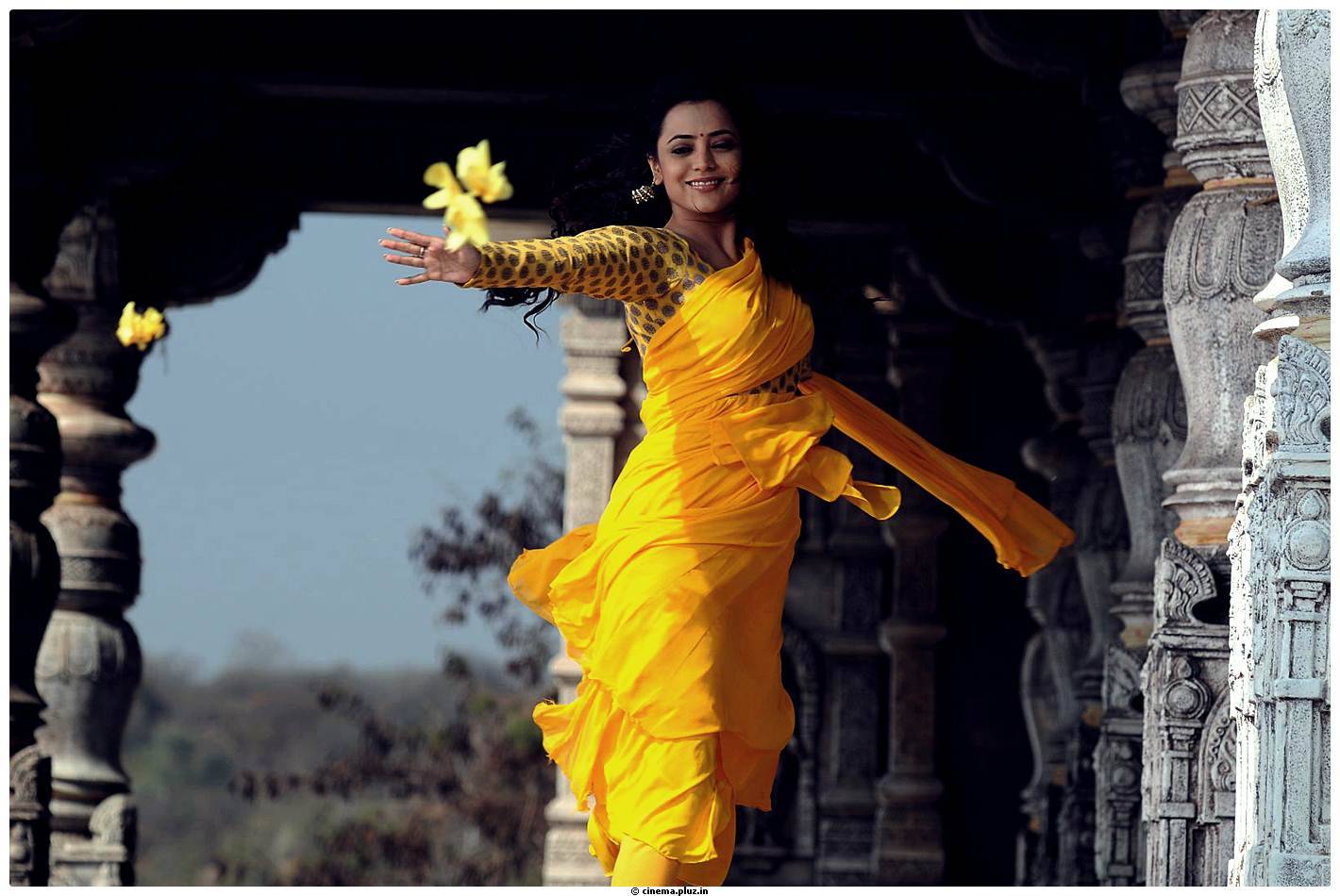 Nisha Agarwal Latest Stills in Saradaga Ammaitho Movie | Picture 493619