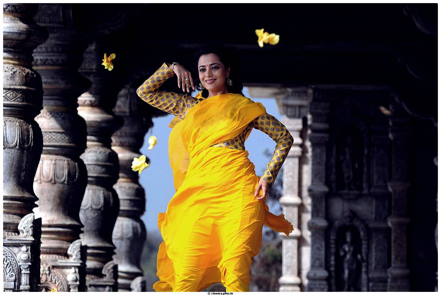 Nisha Agarwal Latest Stills in Saradaga Ammaitho Movie | Picture 493621