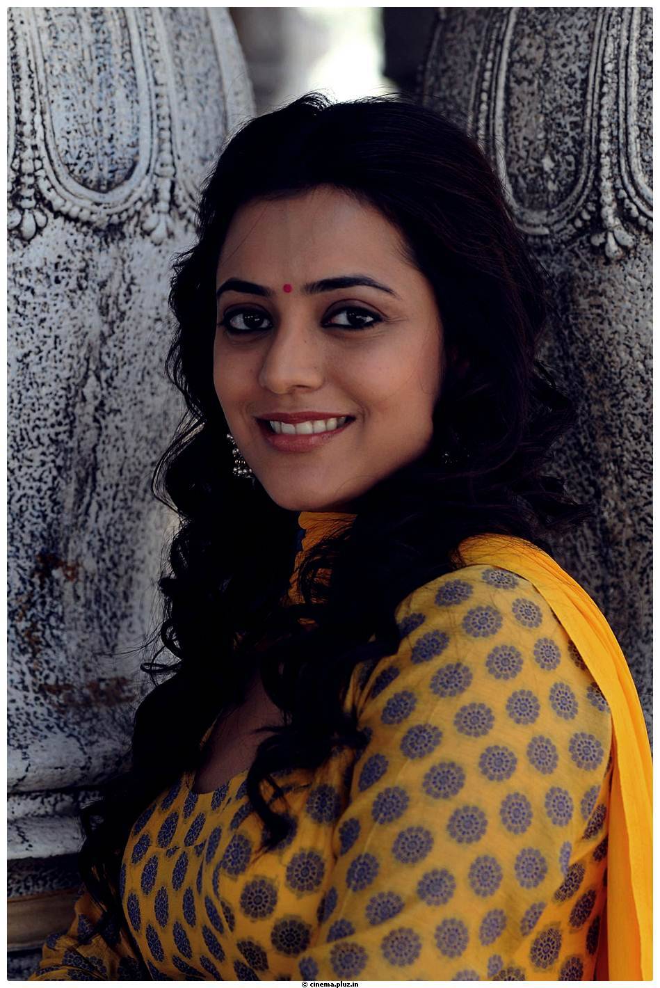 Nisha Agarwal Latest Stills in Saradaga Ammaitho Movie | Picture 493823