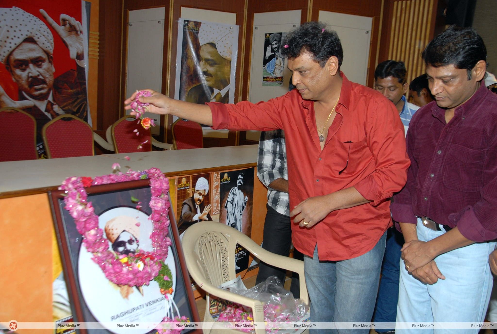 Naresh - Raghupathi Venkaiah Movie Press Meet Photos | Picture 408130