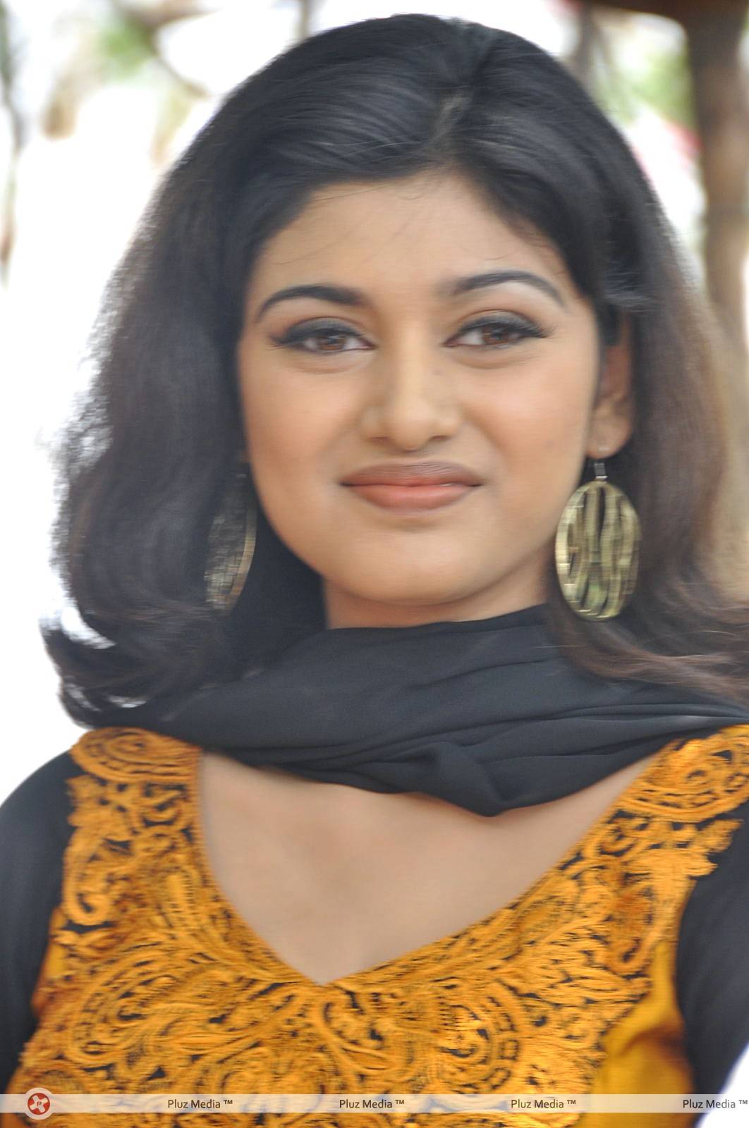 Oviya Helen at H Productions New Movie Launch Photos | Picture 452305