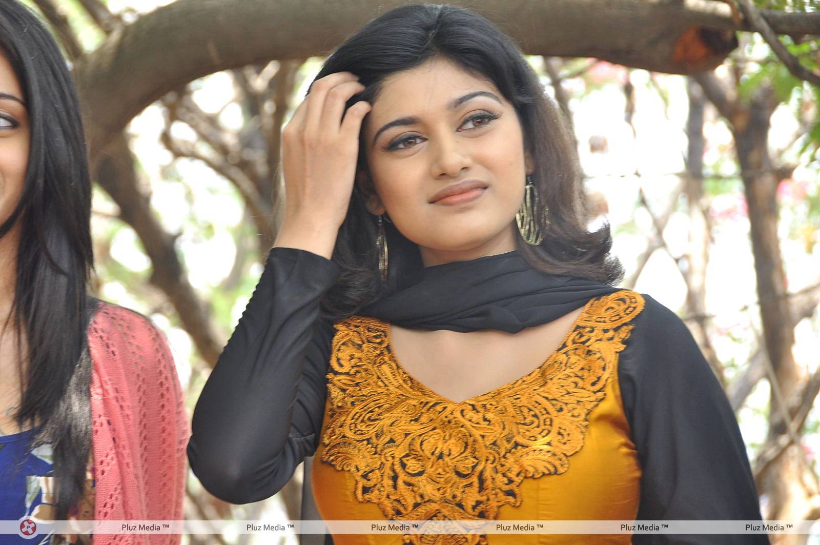 Oviya Helen at H Productions New Movie Launch Photos | Picture 452372