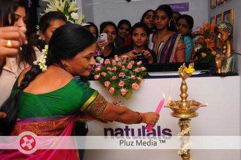 Nisha Agarwal Launch Naturals New Branch 225th in Vizag at MVP Colony Pictures | Picture 454523