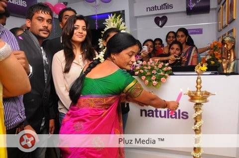 Nisha Agarwal Launch Naturals New Branch 225th in Vizag at MVP Colony Pictures | Picture 454524