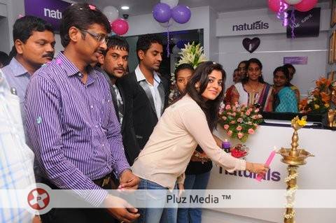Nisha Agarwal Launch Naturals New Branch 225th in Vizag at MVP Colony Pictures | Picture 454542