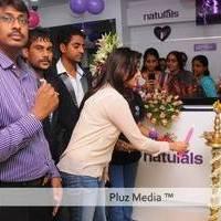 Nisha Agarwal Launch Naturals New Branch 225th in Vizag at MVP Colony Pictures | Picture 454514