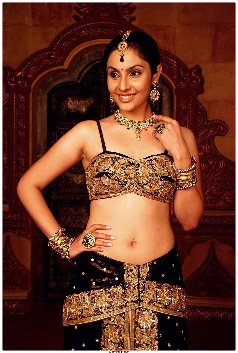 Divya Parameshwar Hot Images in Rajakota Rahasyam Movie | Picture 459451
