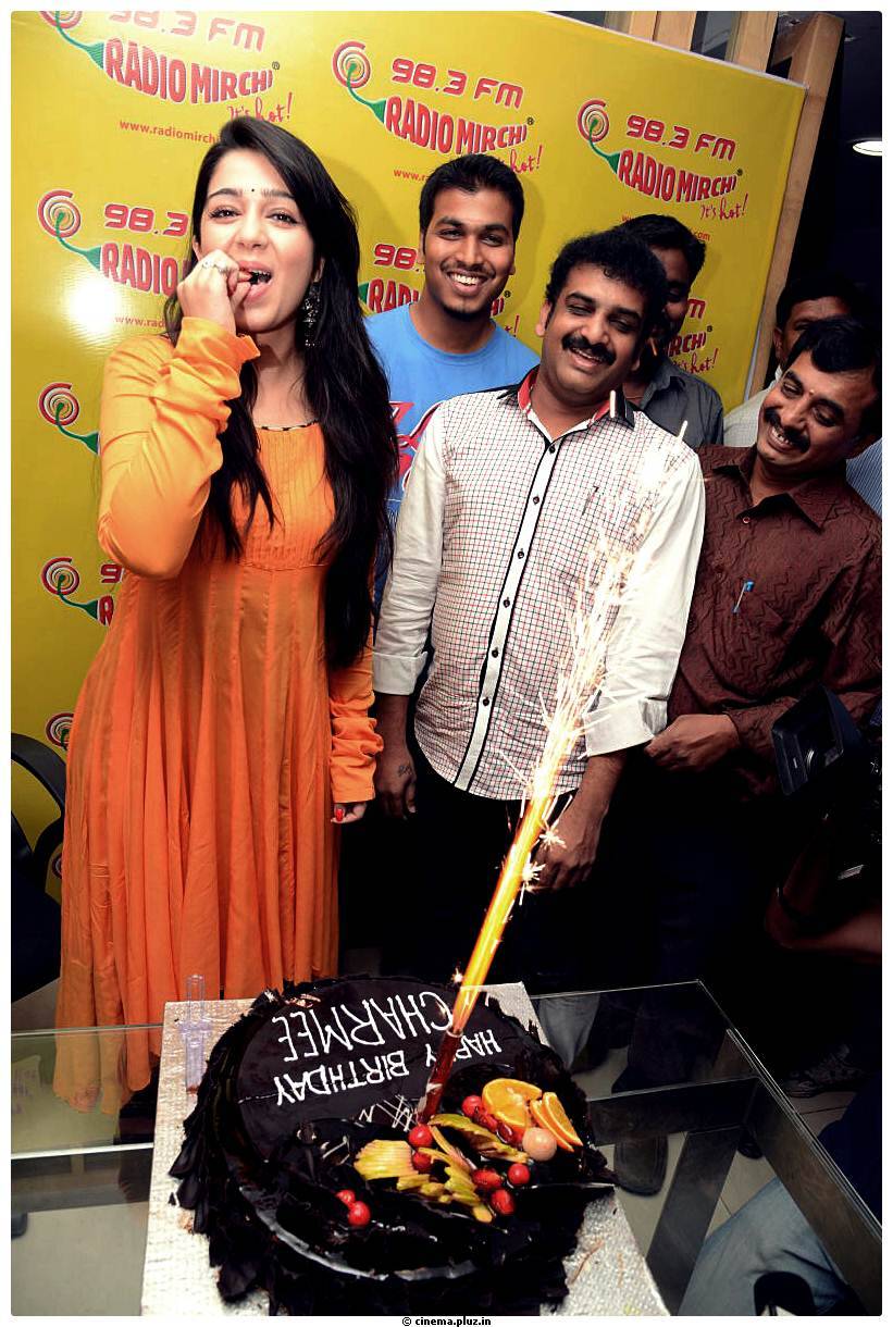 Charmy Kaur - Prema Oka Maikam@Radio Mirchi Tomorrow Charmi Birthday Cake Cutting Images | Picture 460093