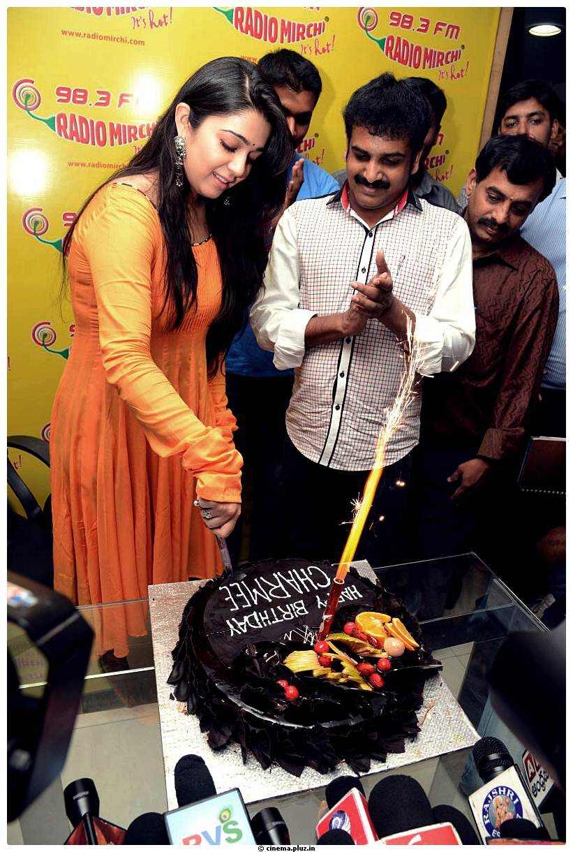 Charmy Kaur - Prema Oka Maikam@Radio Mirchi Tomorrow Charmi Birthday Cake Cutting Images | Picture 460108