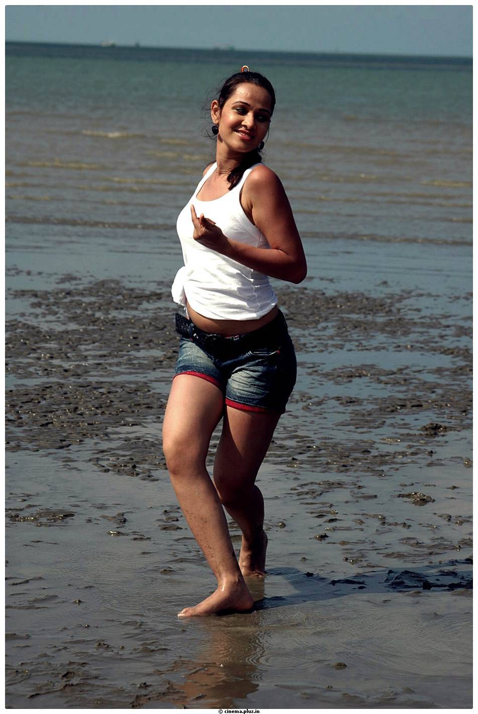Hot Actress Nisha Kothari Latest Spicy Photos | Picture 461320
