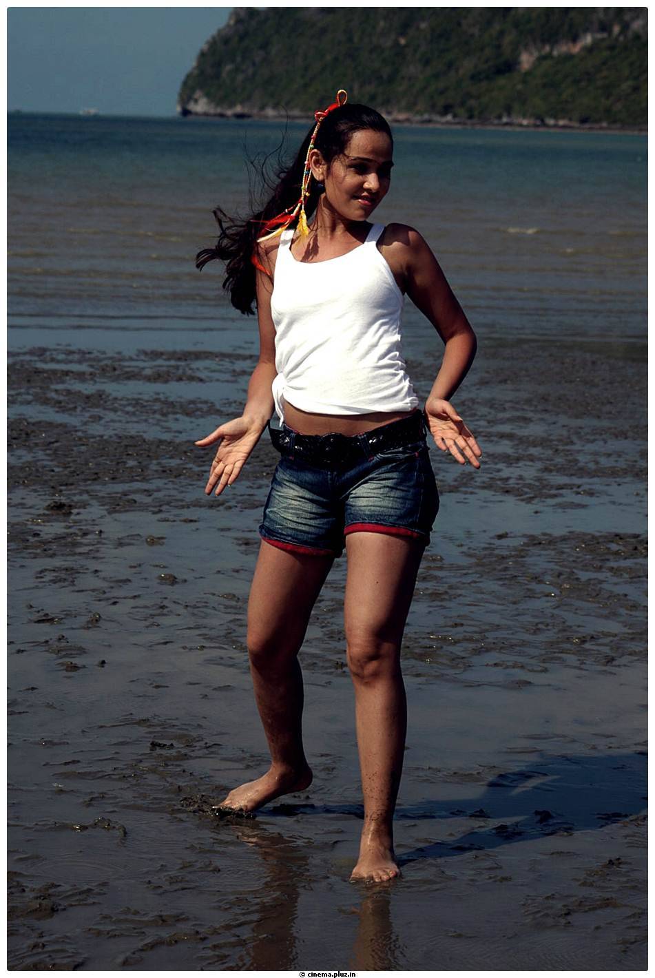 Hot Actress Nisha Kothari Latest Spicy Photos | Picture 461400