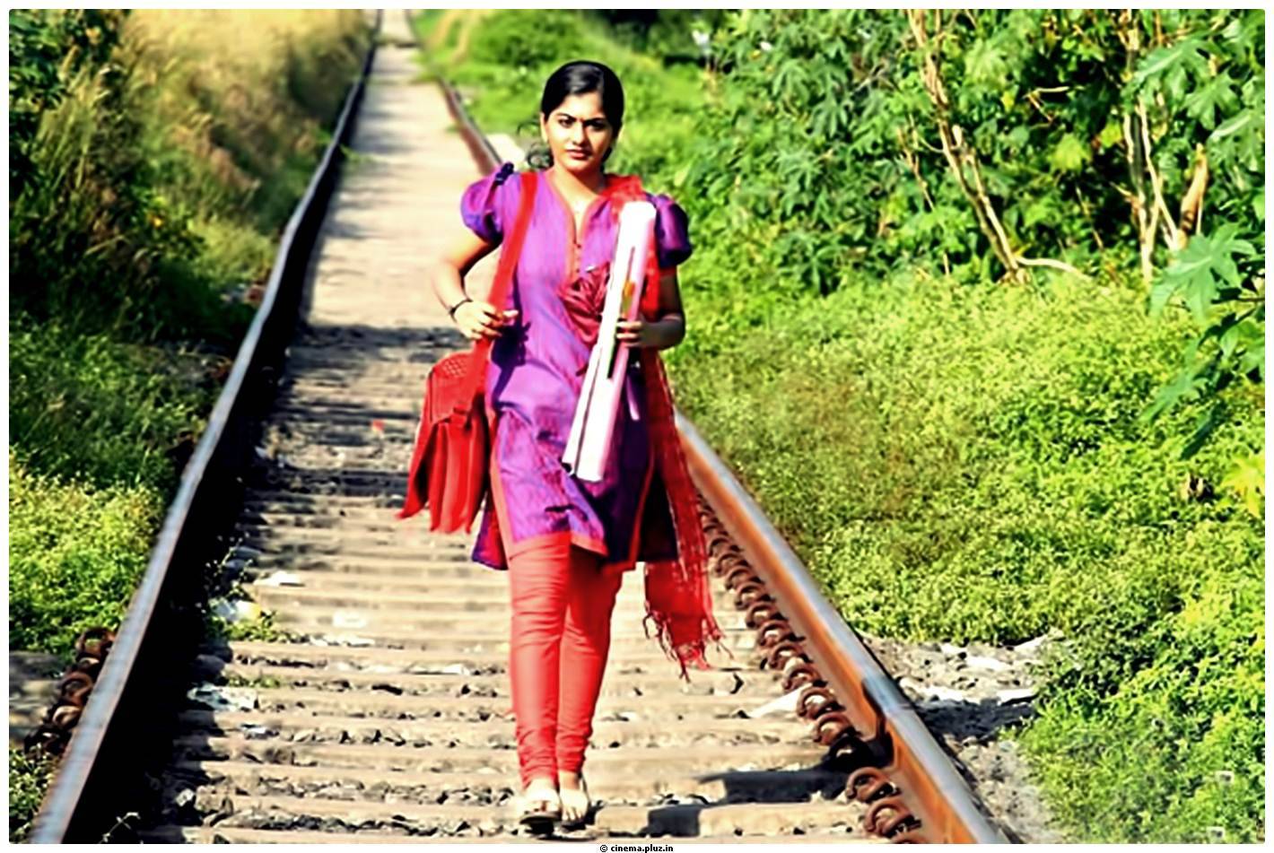 Meera Nandan - Meera nandan Latest Stills in Doravari Satram Movie | Picture 462625
