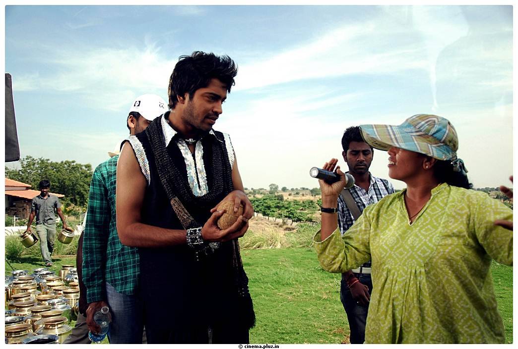 Allari Naresh - Action 3D Movie OoLaLa Song Working Stills | Picture 465143