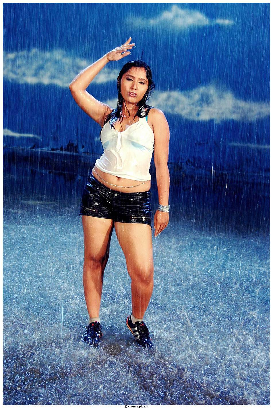 Tripura (Actress) - Bhaja Bhajantrilu Movie Hot Photos | Picture 465472