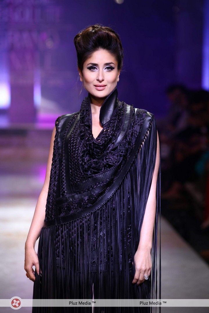Kareena Kapoor - Final day of Lakme Fashion Week winter festive 2012 - Photos | Picture 246397
