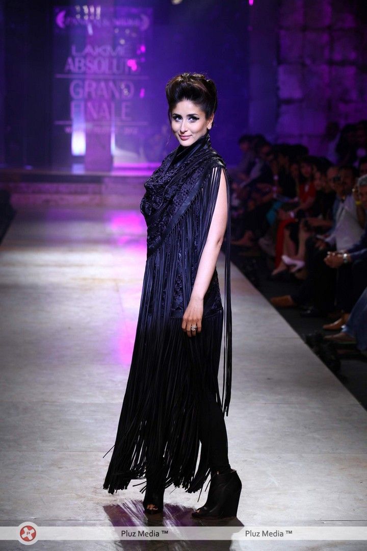 Kareena Kapoor - Final day of Lakme Fashion Week winter festive 2012 - Photos | Picture 246415