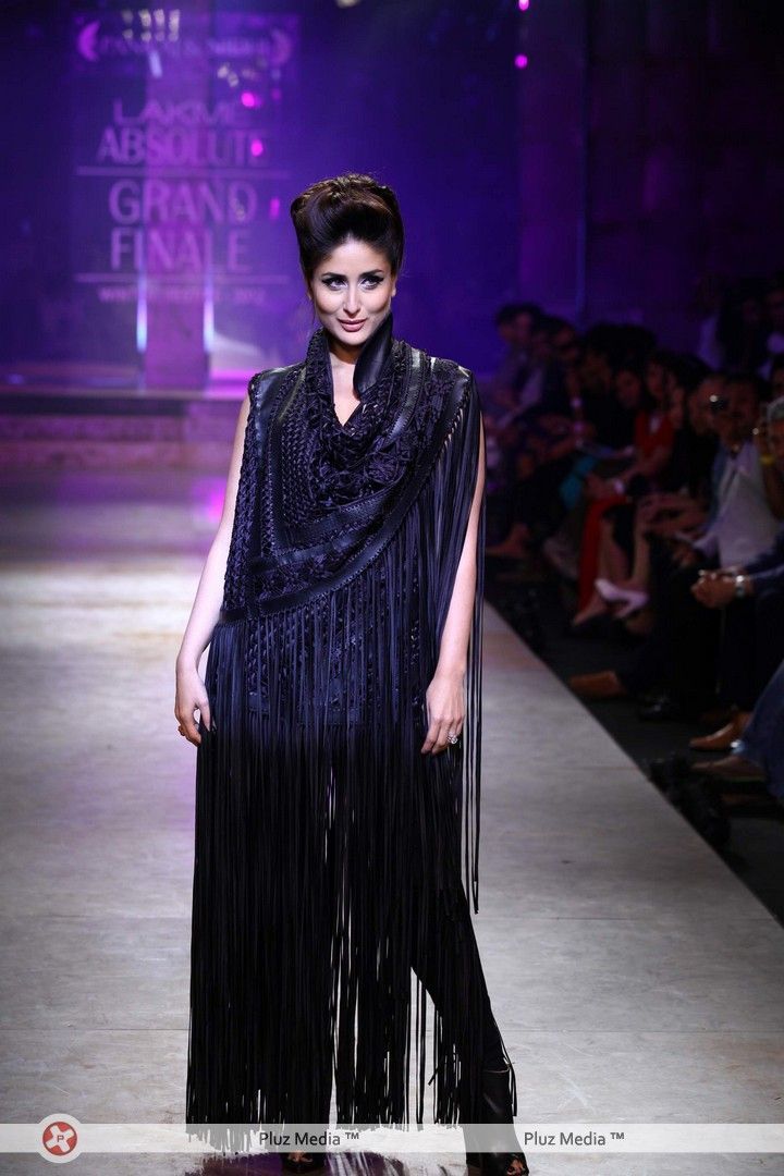 Kareena Kapoor - Final day of Lakme Fashion Week winter festive 2012 - Photos | Picture 246423