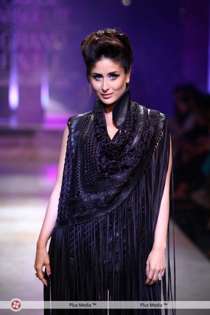 Kareena Kapoor - Final day of Lakme Fashion Week winter festive 2012 - Photos | Picture 246429