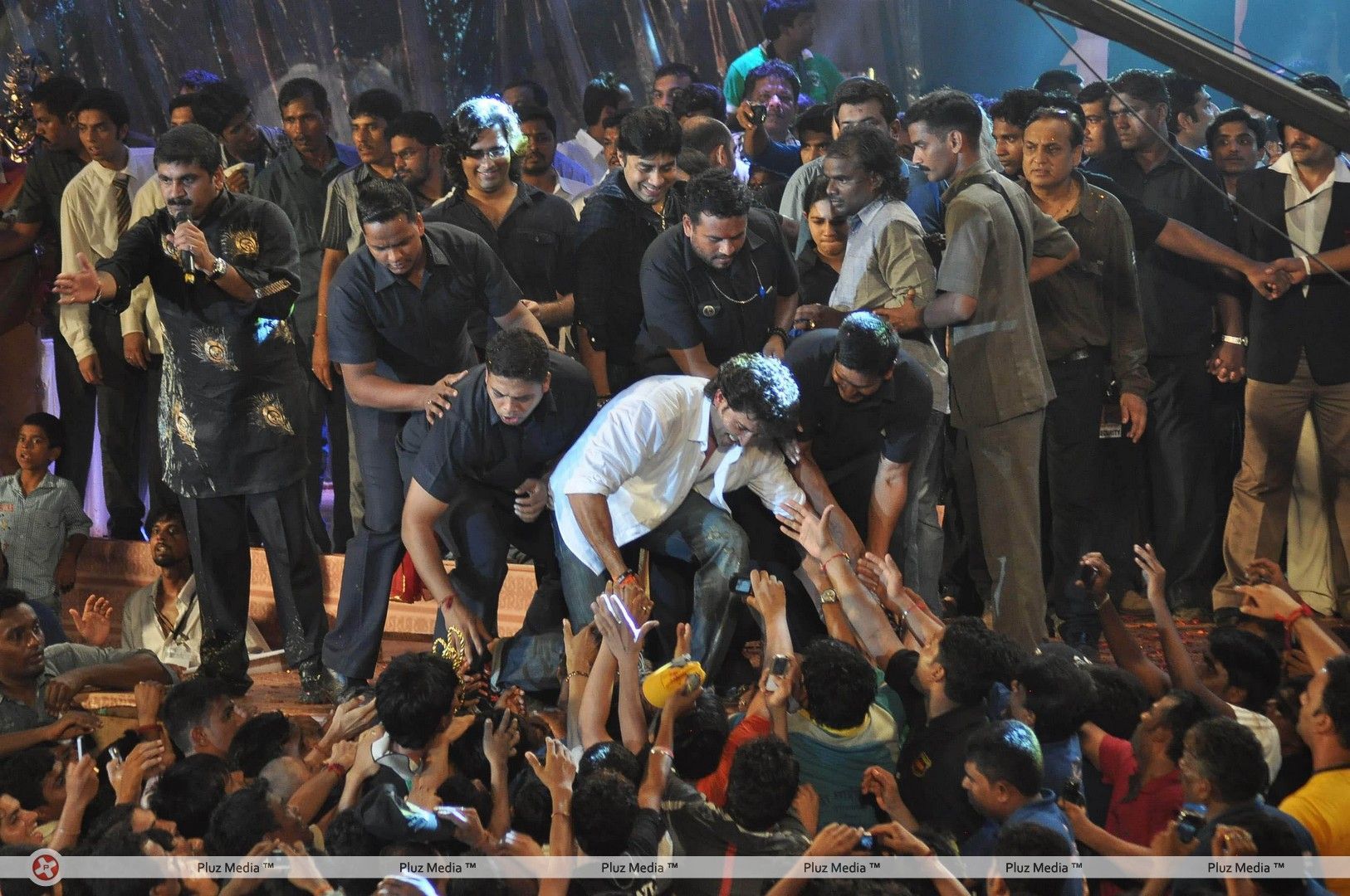 Hrithik Roshan - Bollywood Celebs at Dahi Handi event - Photos | Picture 248534
