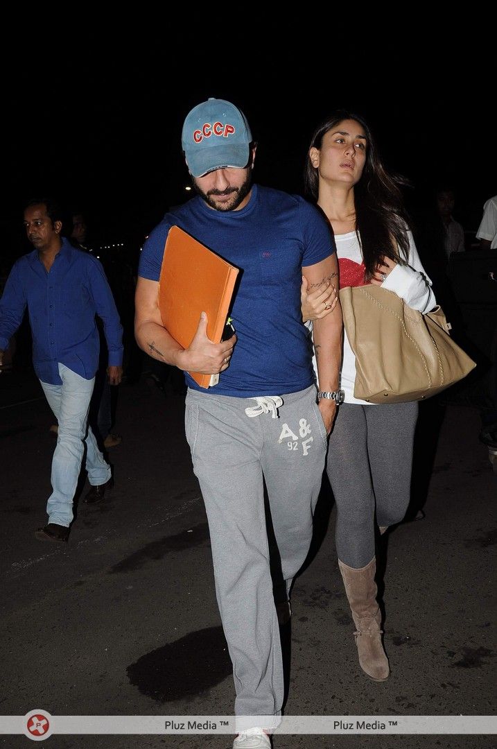 Saif Ali Khan and Kareena Kapoor snapped at the airport - Stills | Picture 249342