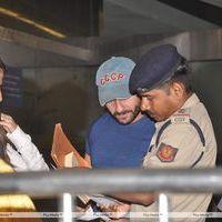 Saif Ali Khan - Saif Ali Khan and Kareena Kapoor snapped at the airport - Stills